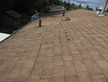 Unsecured roofing shingles